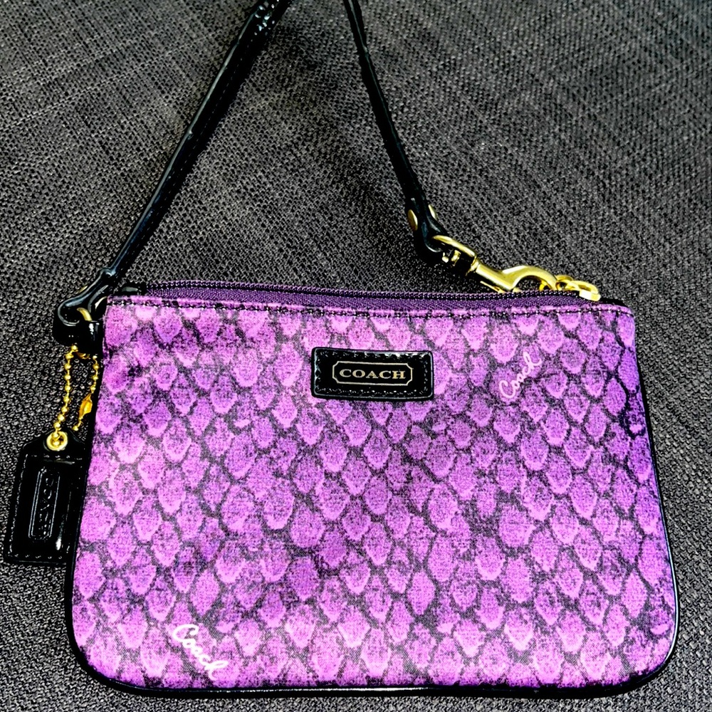 COACH TAYLOR PURPLE SNAKE PRINT WRISTLET 💜💜💜